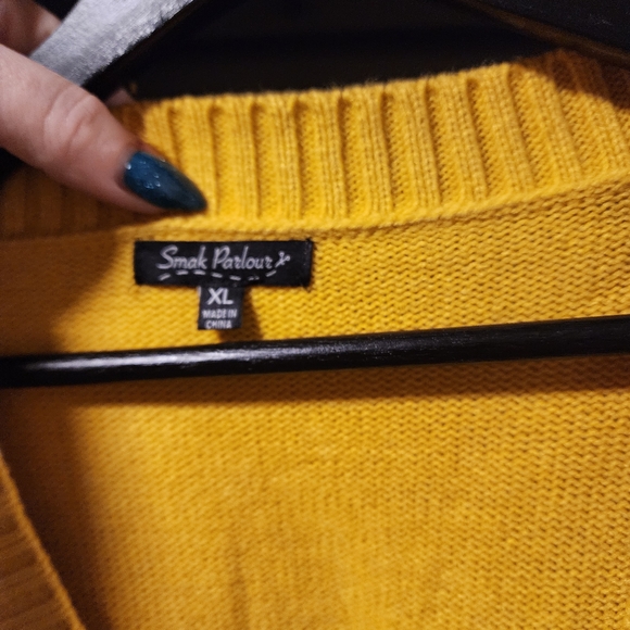 Chic Yellow Cardigan with Deer and Mushroom Design - Picture 2 of 3